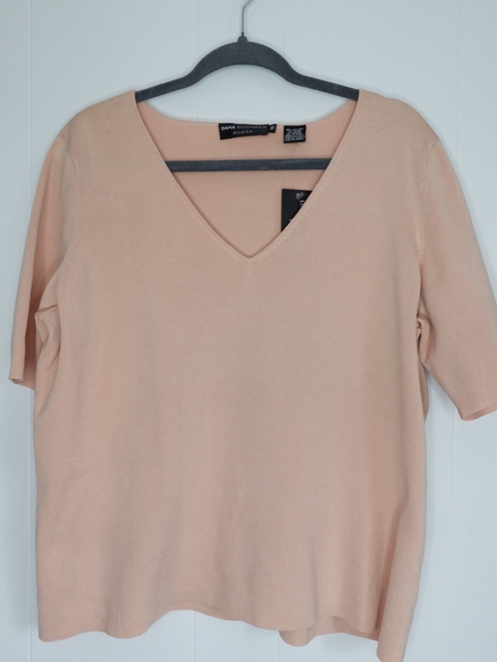NWT Dana Buchman Apricot V-Neck Short Sleeve Top